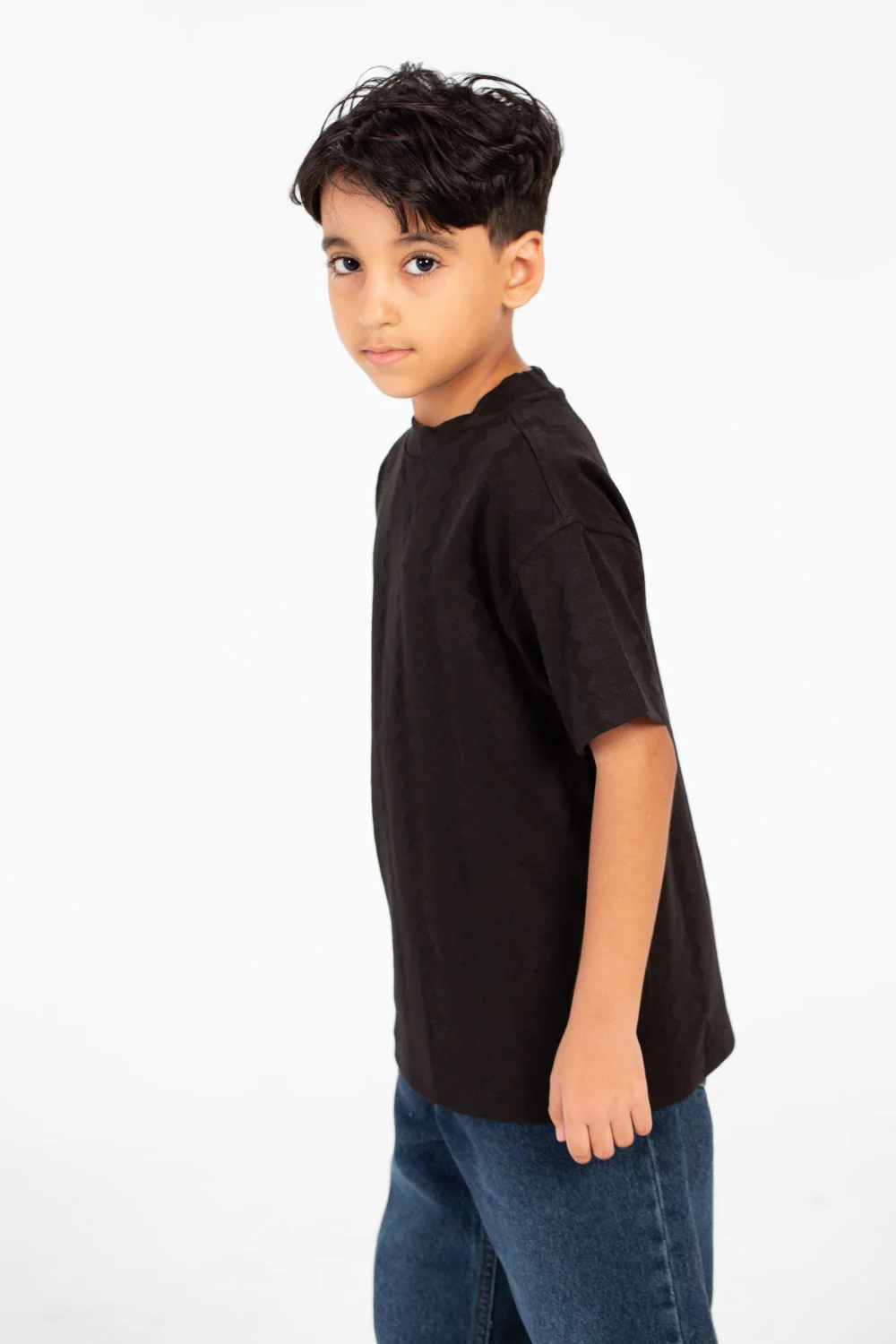 Boy's Basic Round Neck T-Shirt With Modern Design And Short Sleeves - Image 3