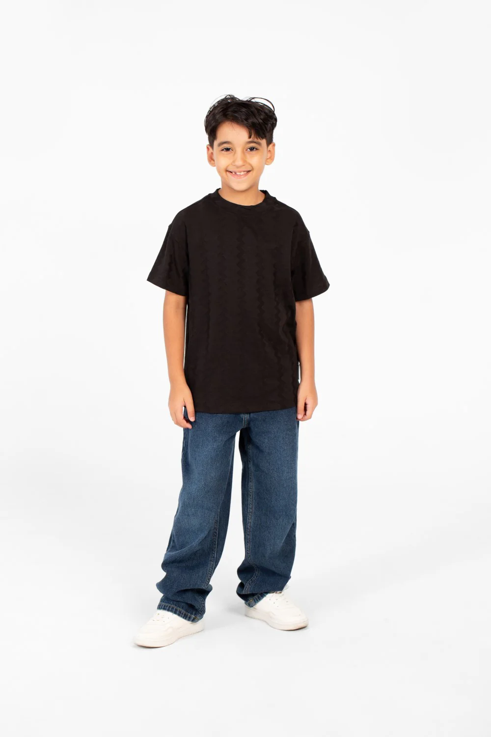 Boy's Basic Round Neck T-Shirt With Modern Design And Short Sleeves - Image 4