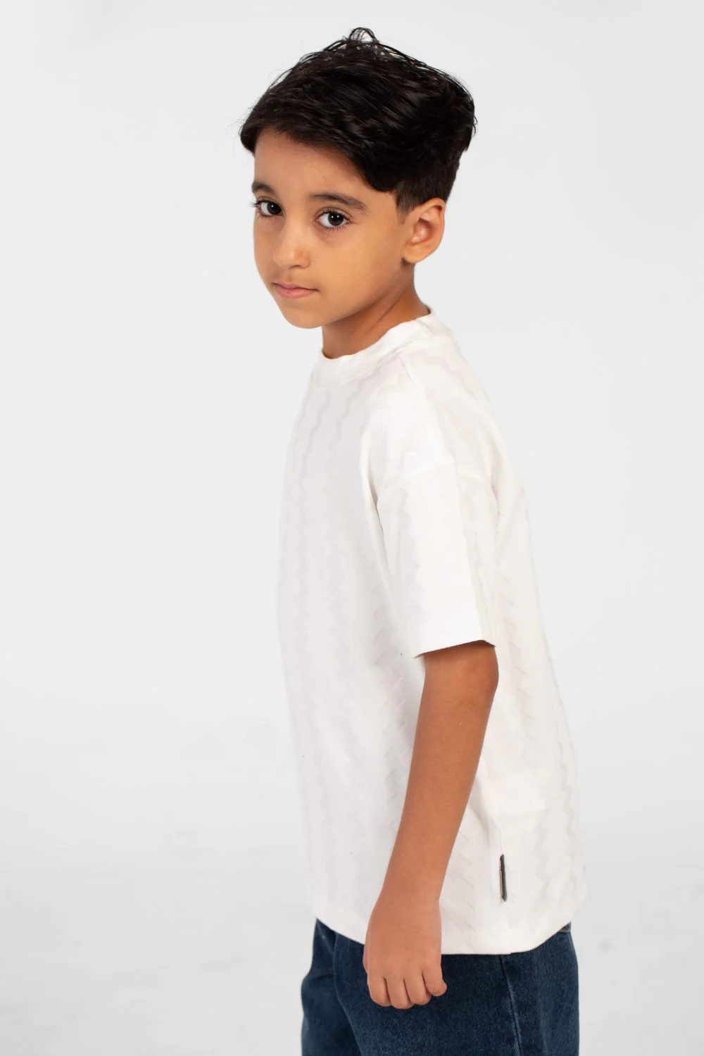 Boy's Basic Round Neck T-Shirt With Modern Design And Short Sleeves - Image 7