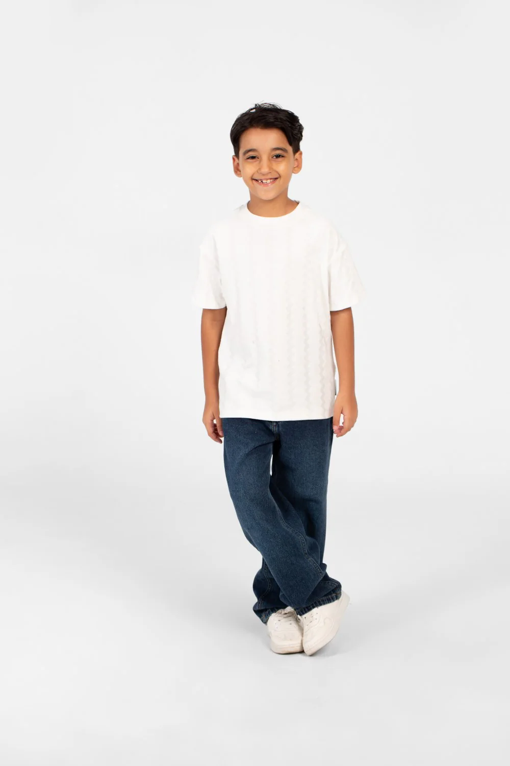 Boy's Basic Round Neck T-Shirt With Modern Design And Short Sleeves - Image 8