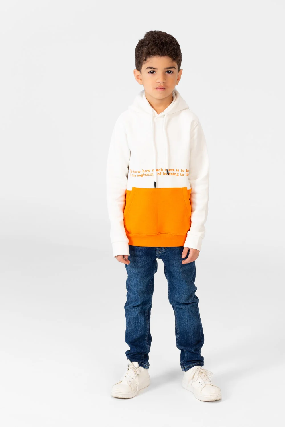 Boy's Hoodie Sweatshirt With Color Block And Text Print On The Front - Image 4