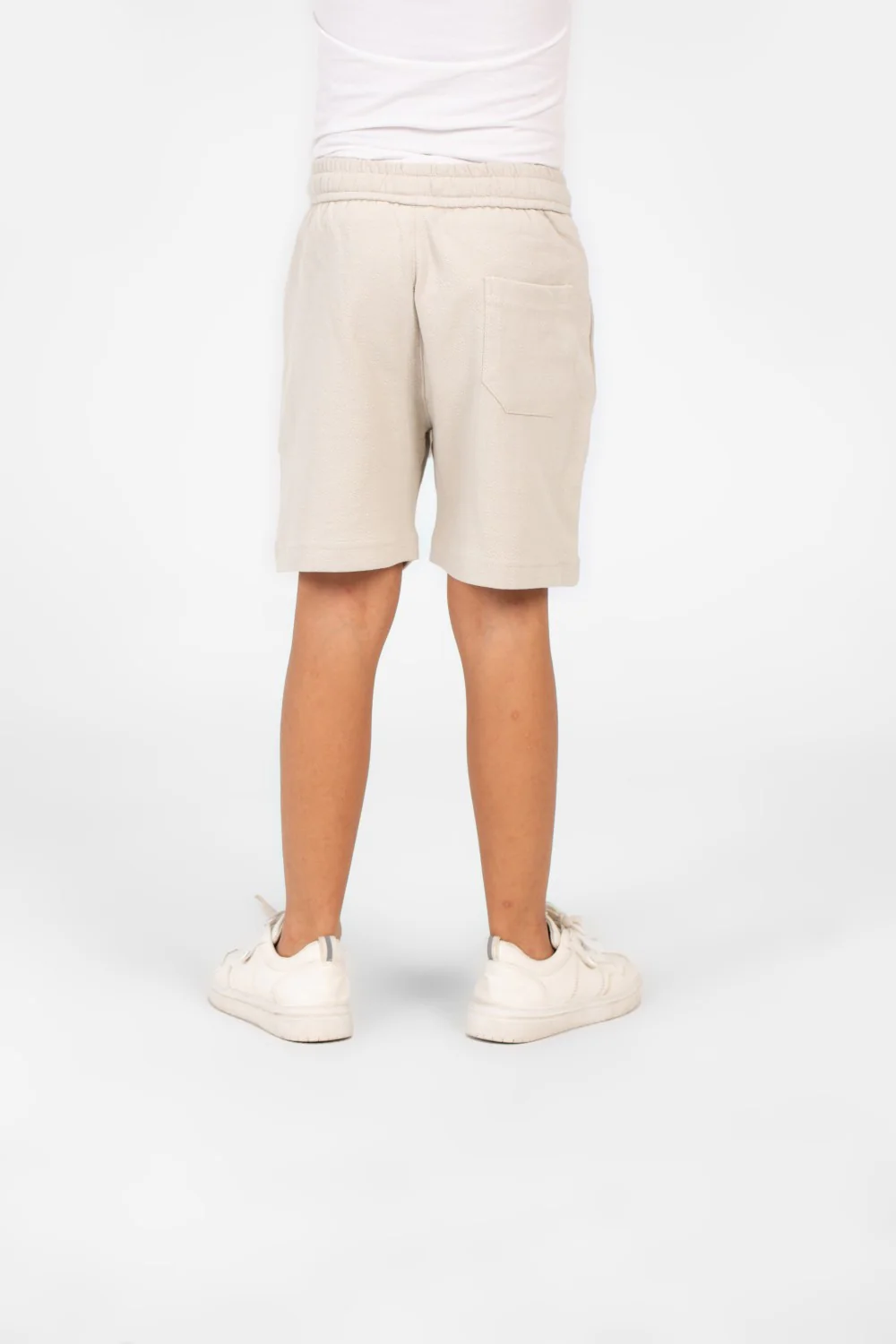 Boy's Milton Short With Elastic Waistband And Side Pockets In Modern Design - Image 14