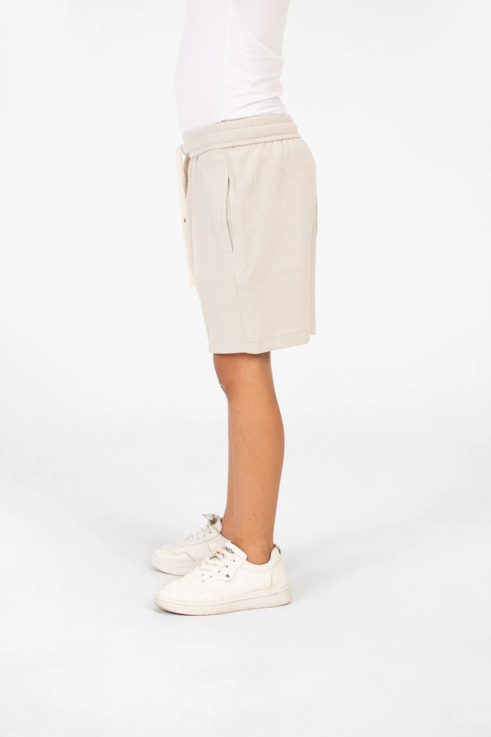Boy's Milton Short With Elastic Waistband And Side Pockets In Modern Design - Image 16