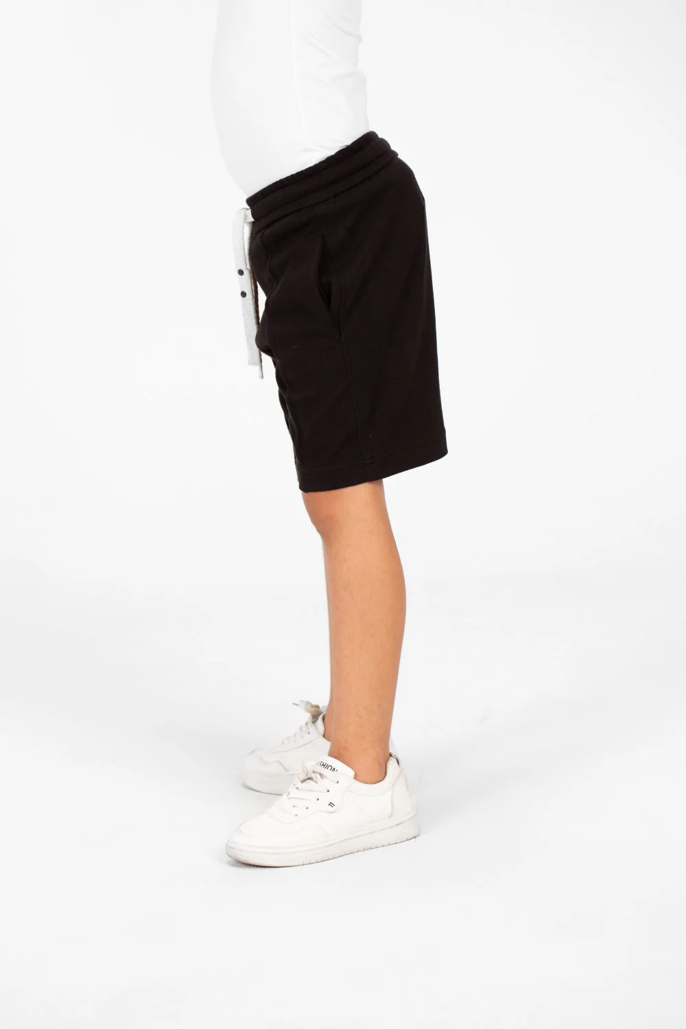 Boy's Milton Short With Elastic Waistband And Side Pockets In Modern Design - Image 4