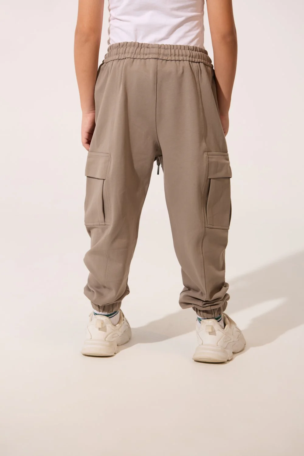 Boy's Oversize Sweatpants With Elastic Waistband And Side Pockets - Image 10