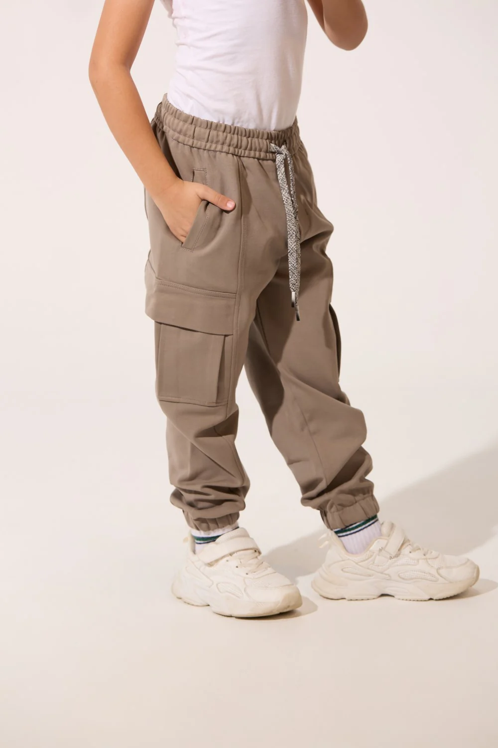 Boy's Oversize Sweatpants With Elastic Waistband And Side Pockets - Image 11