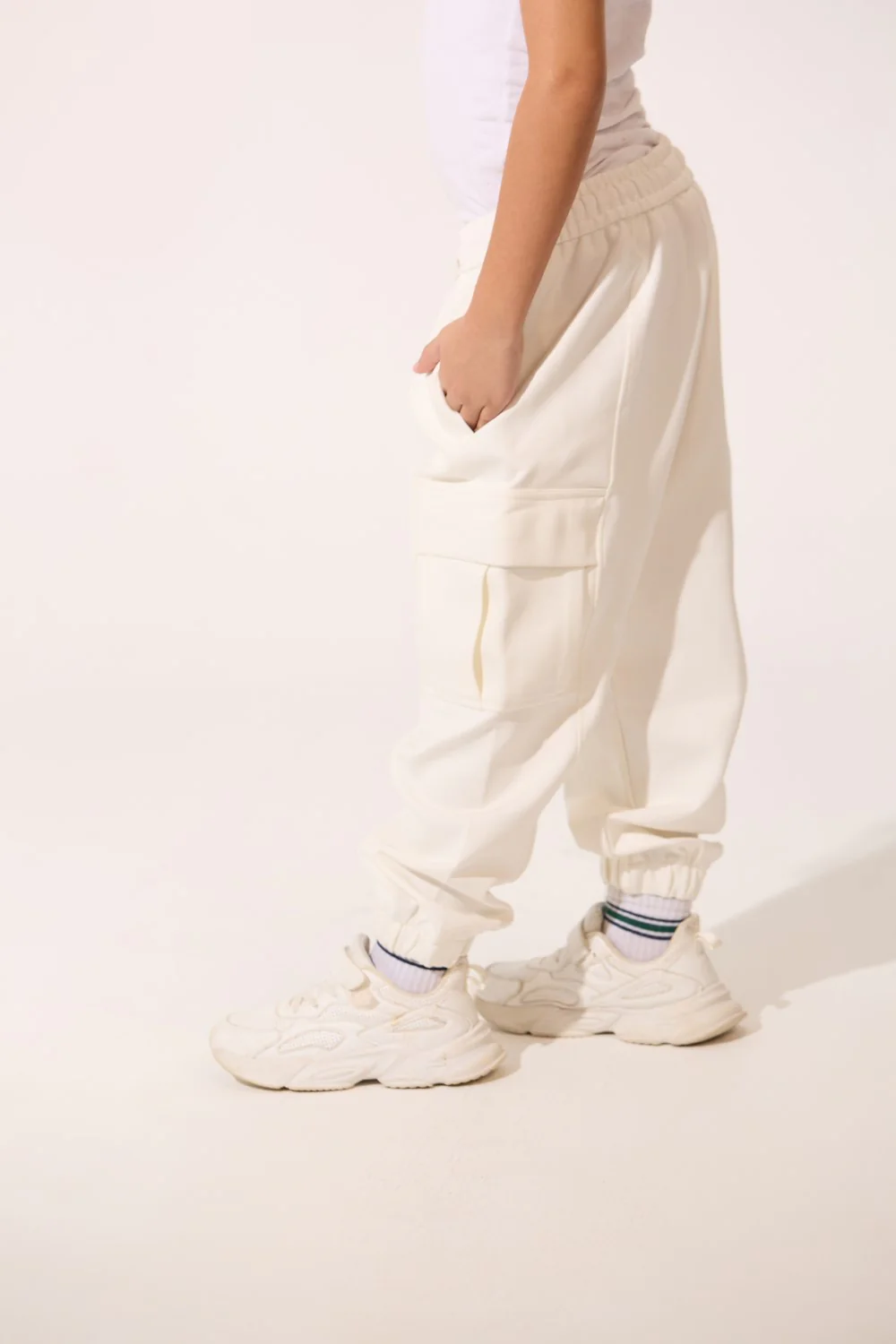 Boy's Oversize Sweatpants With Elastic Waistband And Side Pockets - Image 16