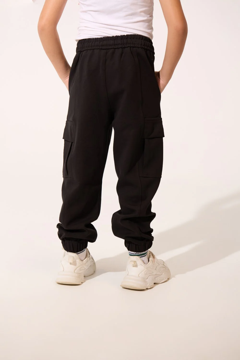 Boy's Oversize Sweatpants With Elastic Waistband And Side Pockets - Image 2