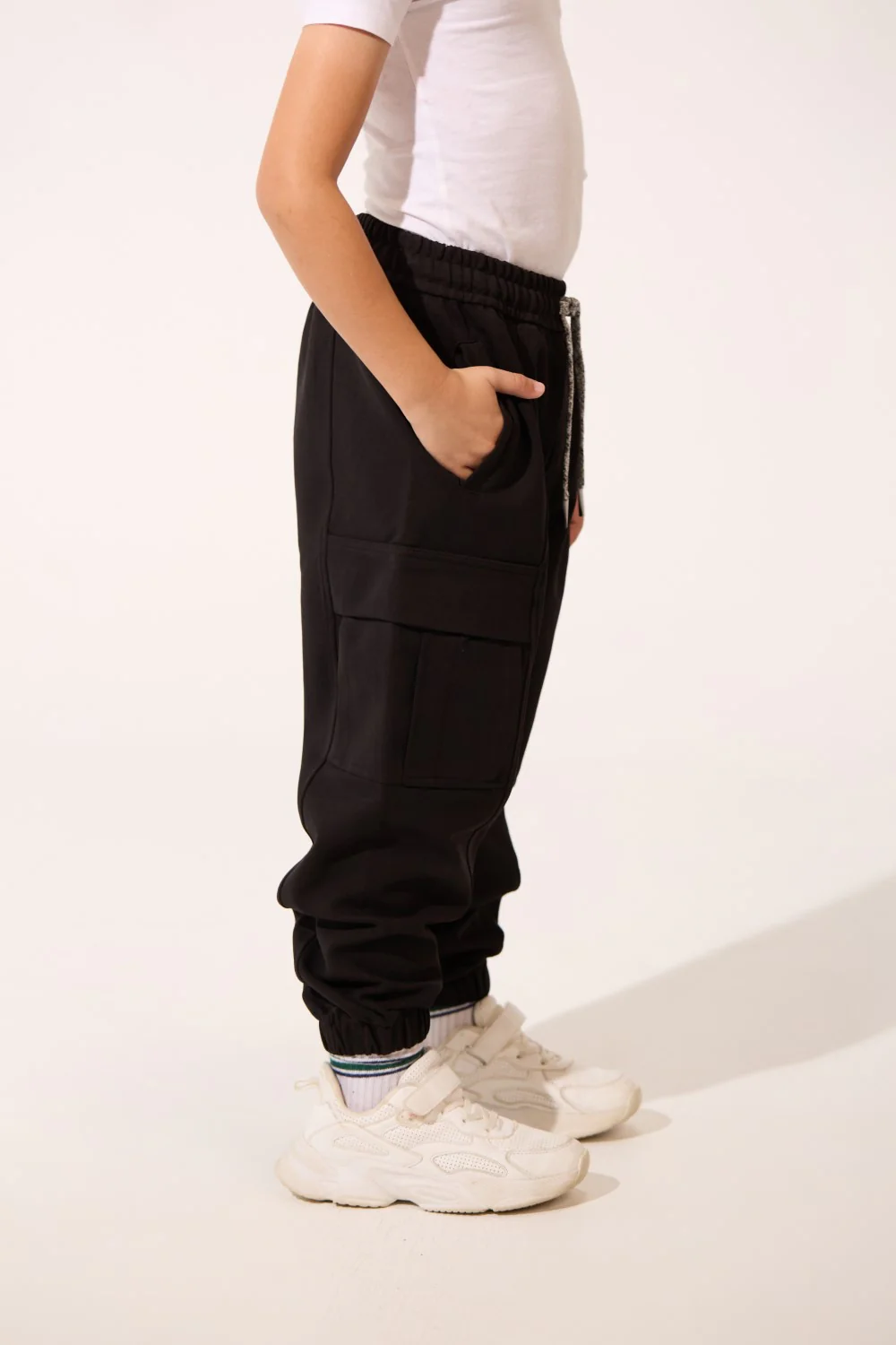 Boy's Oversize Sweatpants With Elastic Waistband And Side Pockets - Image 3