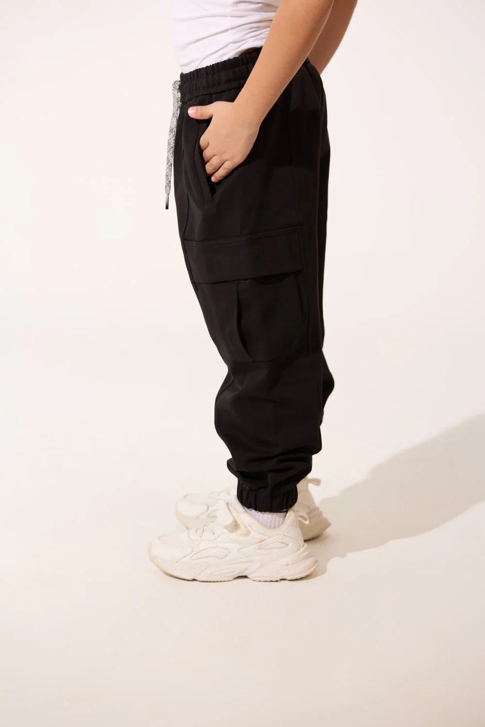Boy's Oversize Sweatpants With Elastic Waistband And Side Pockets - Image 4