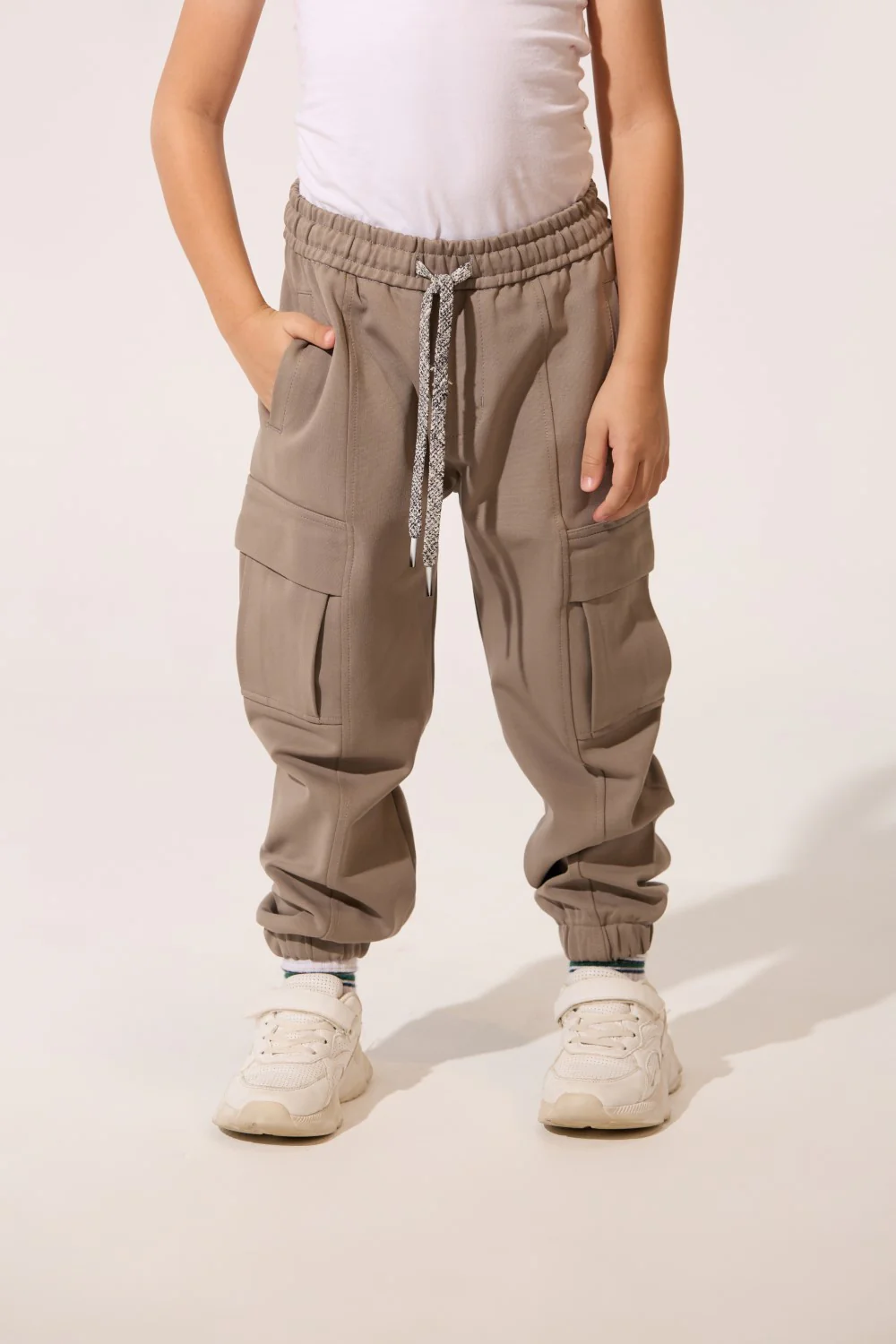 Boy's Oversize Sweatpants With Elastic Waistband And Side Pockets - Image 9