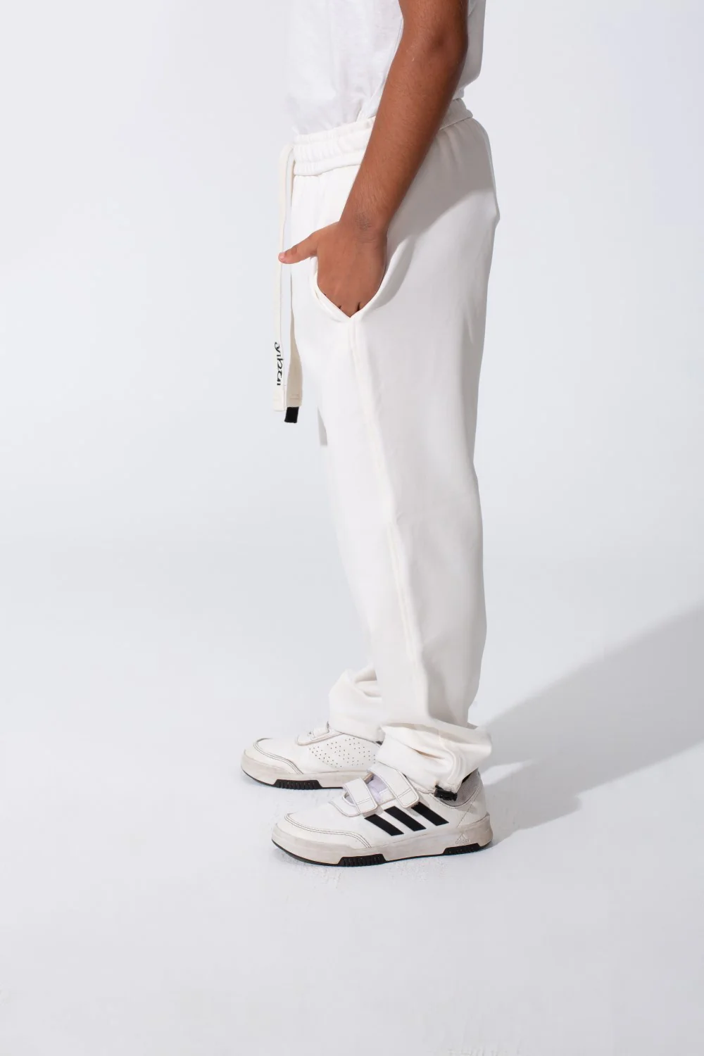 Boy's Oversized Sweatpants With Back Pocket And Drawstring At The Waist - Image 32
