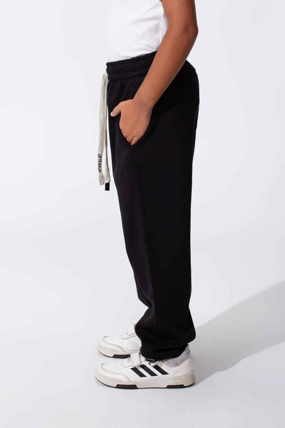 Boy's Oversized Sweatpants With Back Pocket And Drawstring At The Waist - Image 4