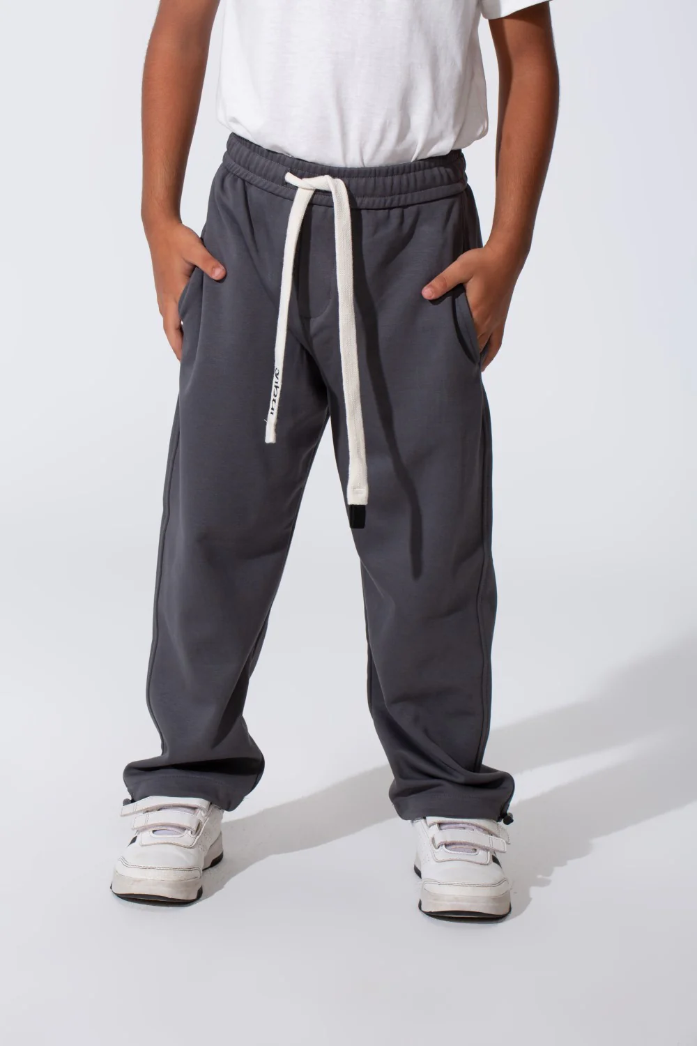 Boy's Oversized Sweatpants With Back Pocket And Drawstring At The Waist - Image 9