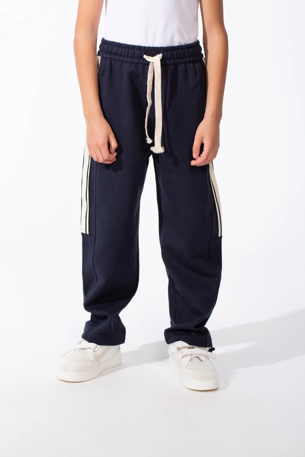 Boy's Sporty Wide-Leg Design Contrast Side Stripes Side Pockets Trendy Athletic Style For Daily Use Sweatpants - Image 13