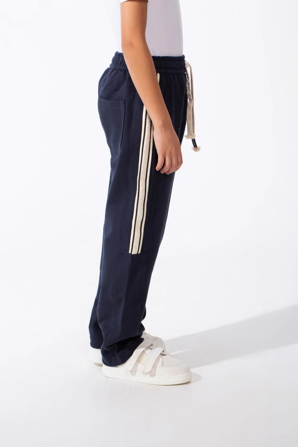 Boy's Sporty Wide-Leg Design Contrast Side Stripes Side Pockets Trendy Athletic Style For Daily Use Sweatpants - Image 15