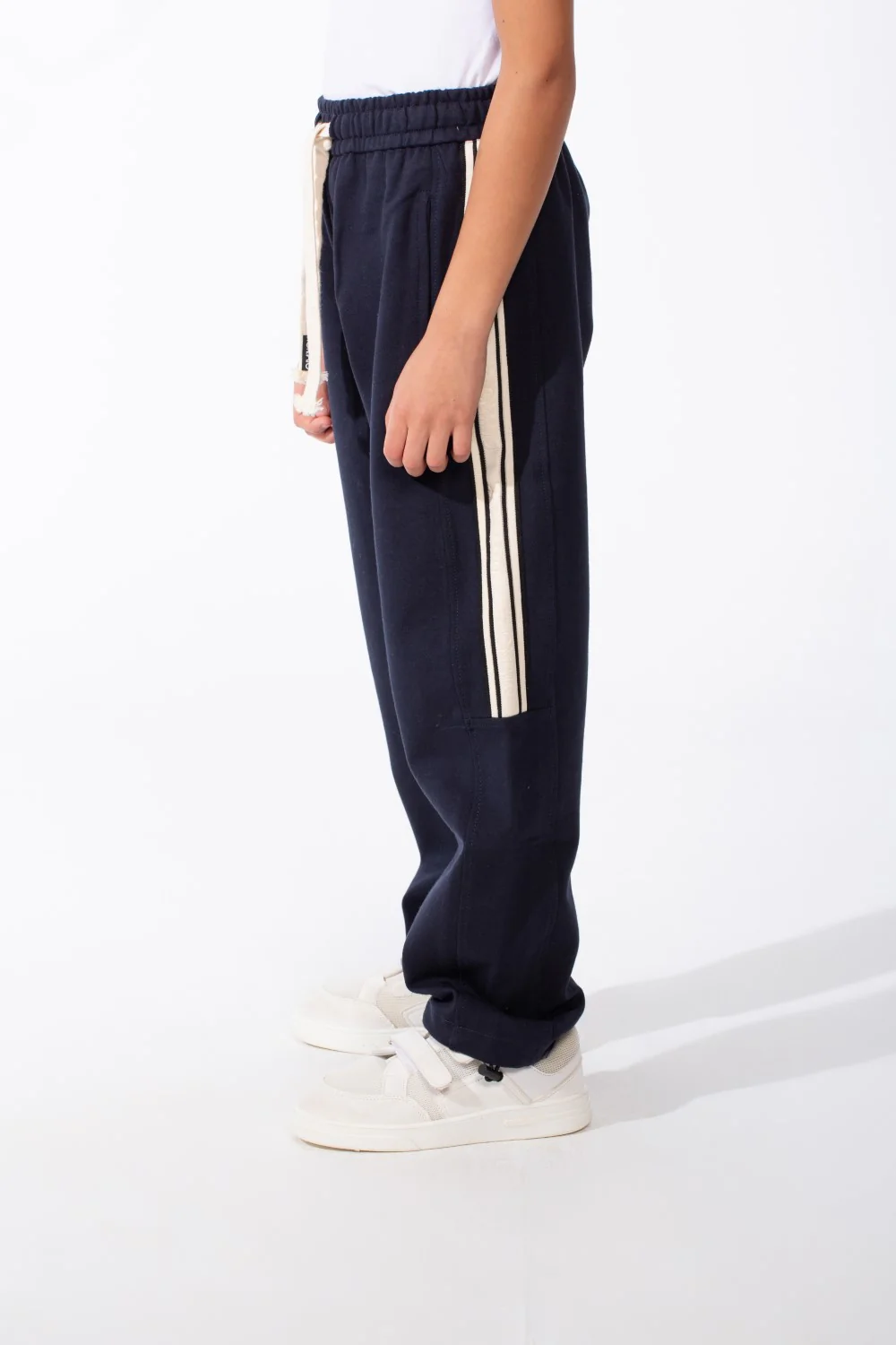 Boy's Sporty Wide-Leg Design Contrast Side Stripes Side Pockets Trendy Athletic Style For Daily Use Sweatpants - Image 16
