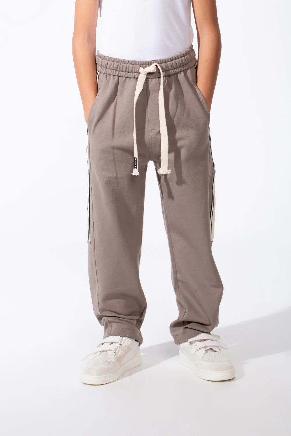Boy's Sporty Wide-Leg Design Contrast Side Stripes Side Pockets Trendy Athletic Style For Daily Use Sweatpants - Image 17