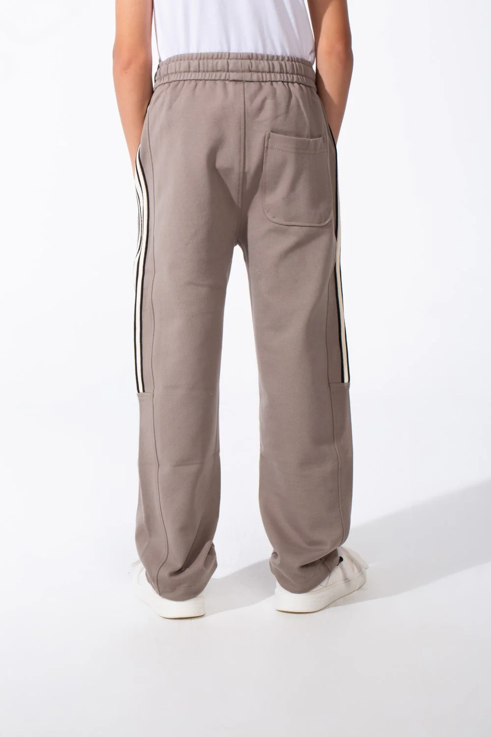 Boy's Sporty Wide-Leg Design Contrast Side Stripes Side Pockets Trendy Athletic Style For Daily Use Sweatpants - Image 18