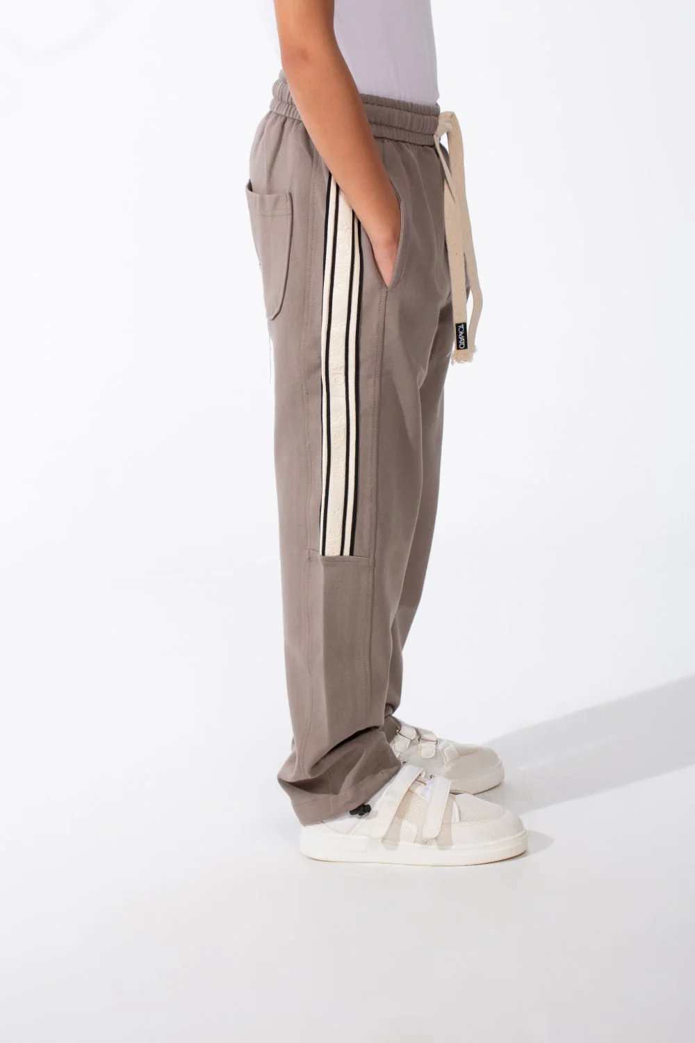 Boy's Sporty Wide-Leg Design Contrast Side Stripes Side Pockets Trendy Athletic Style For Daily Use Sweatpants - Image 19