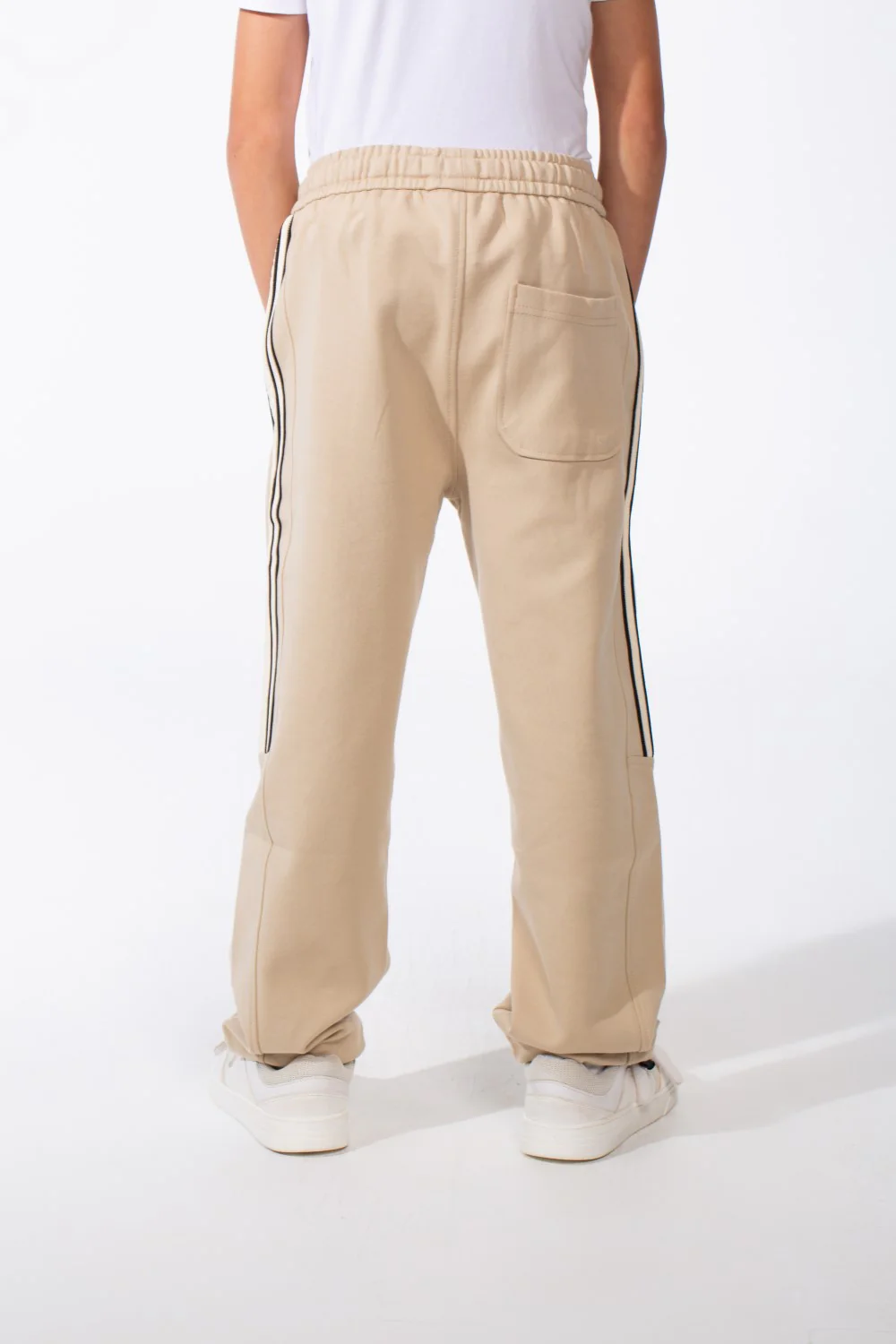 Boy's Sporty Wide-Leg Design Contrast Side Stripes Side Pockets Trendy Athletic Style For Daily Use Sweatpants - Image 2