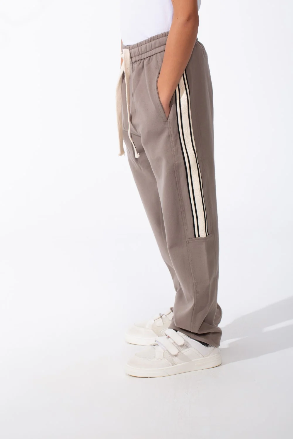 Boy's Sporty Wide-Leg Design Contrast Side Stripes Side Pockets Trendy Athletic Style For Daily Use Sweatpants - Image 20