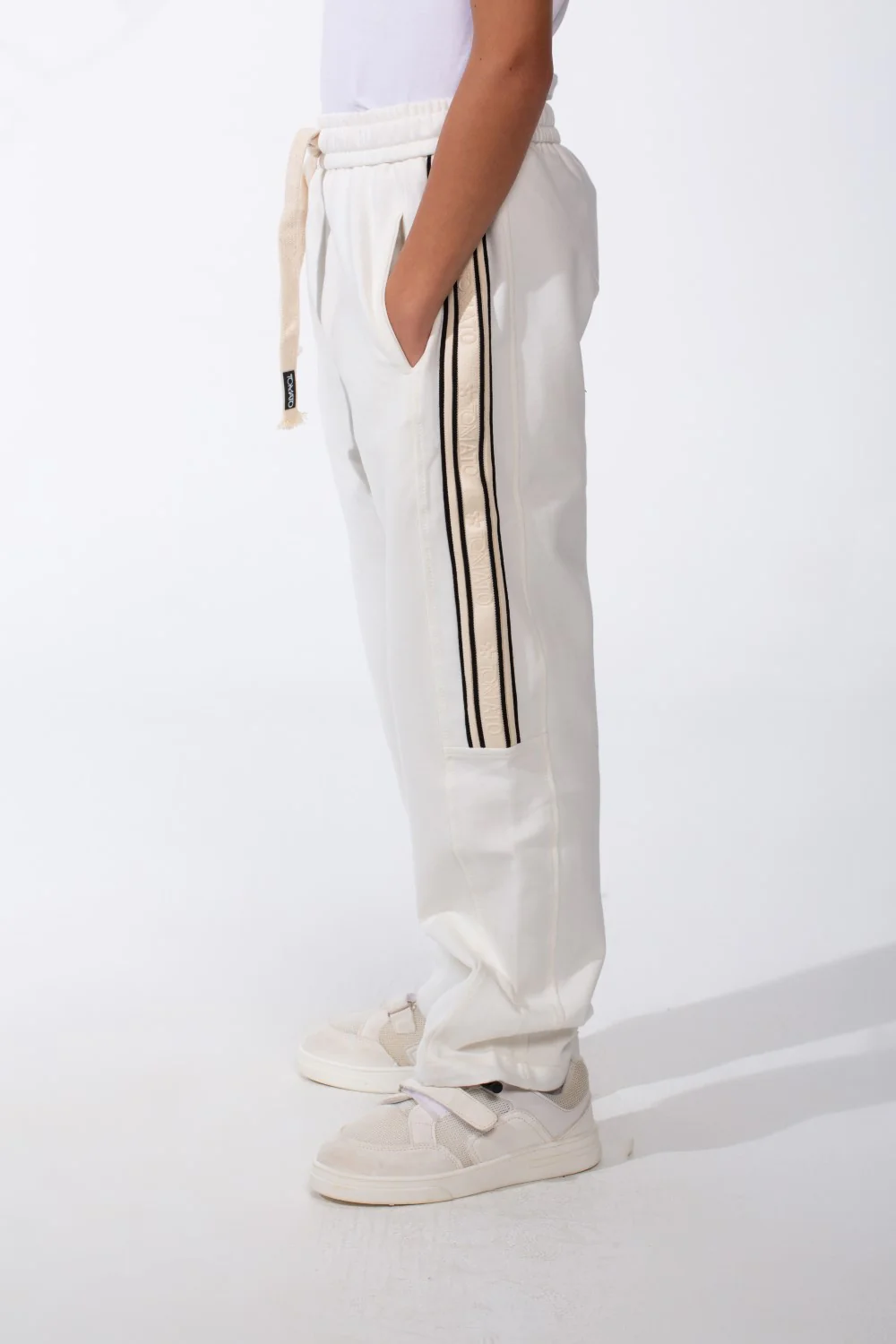 Boy's Sporty Wide-Leg Design Contrast Side Stripes Side Pockets Trendy Athletic Style For Daily Use Sweatpants - Image 23