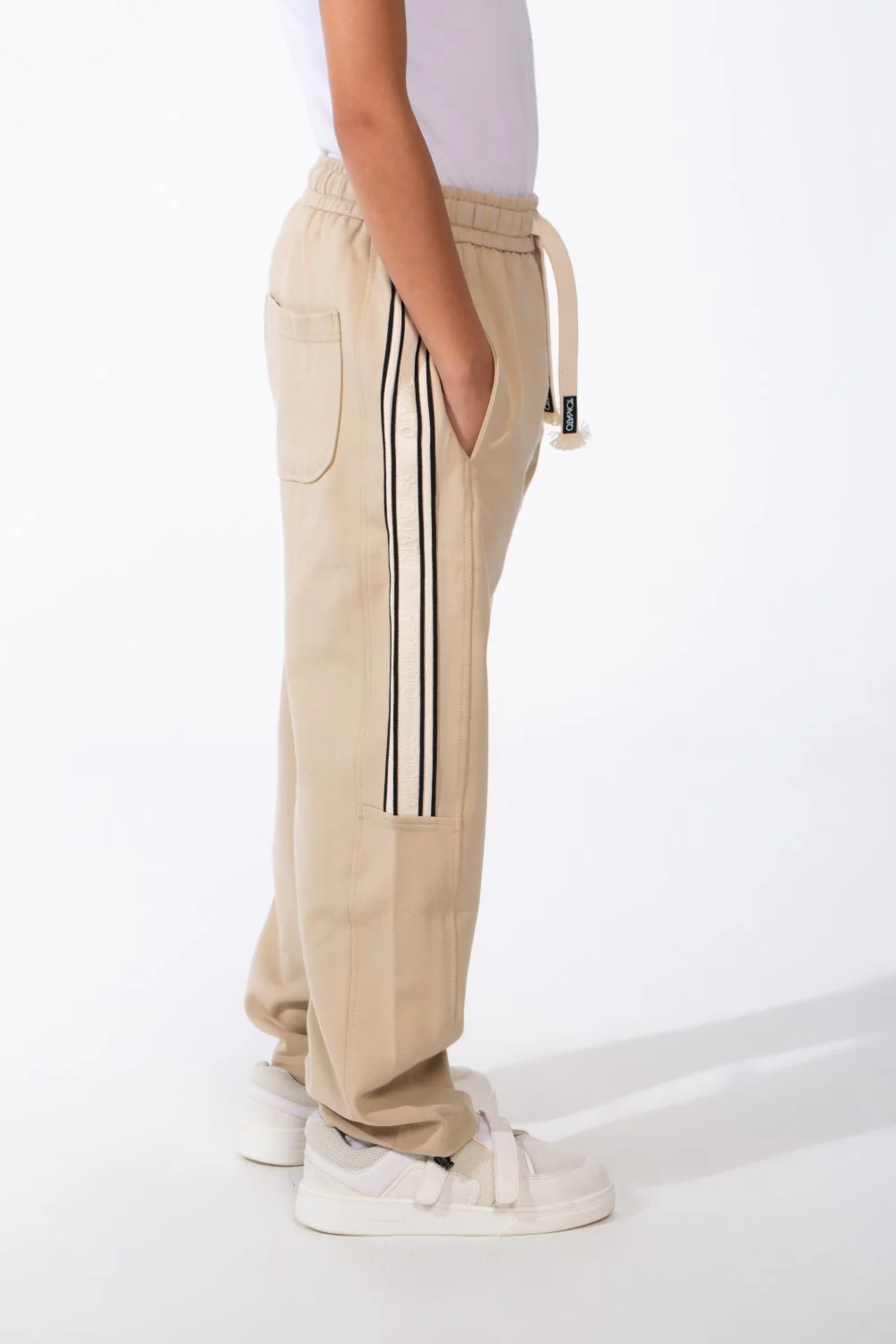 Boy's Sporty Wide-Leg Design Contrast Side Stripes Side Pockets Trendy Athletic Style For Daily Use Sweatpants - Image 4