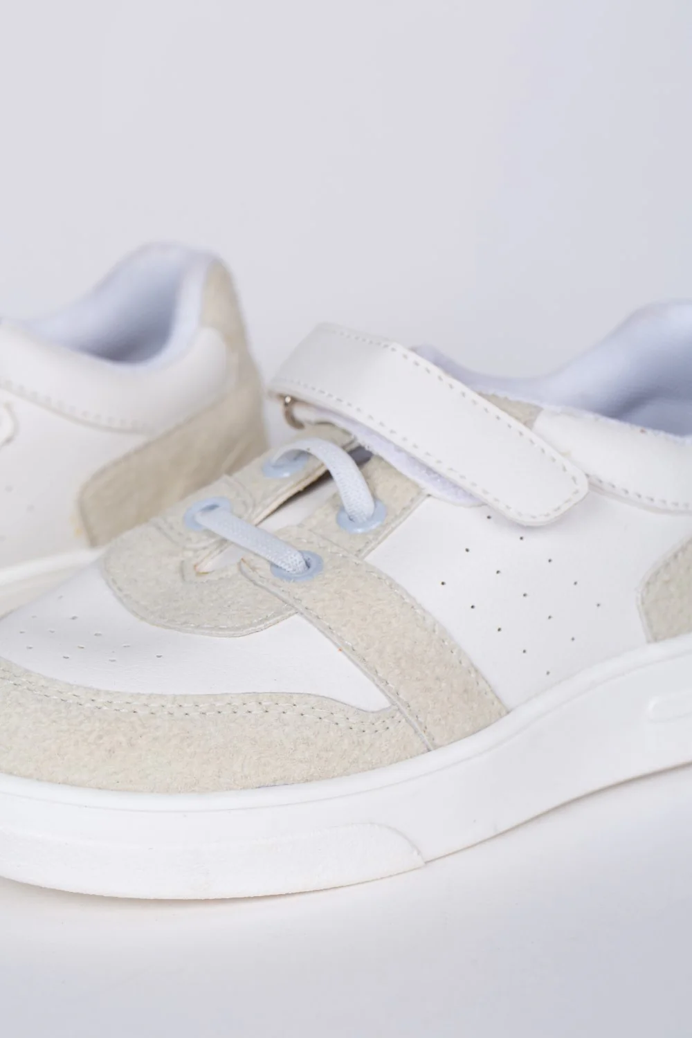 Boy's Stylish Sneakers Made With Breathable High Quality Materials - Image 4