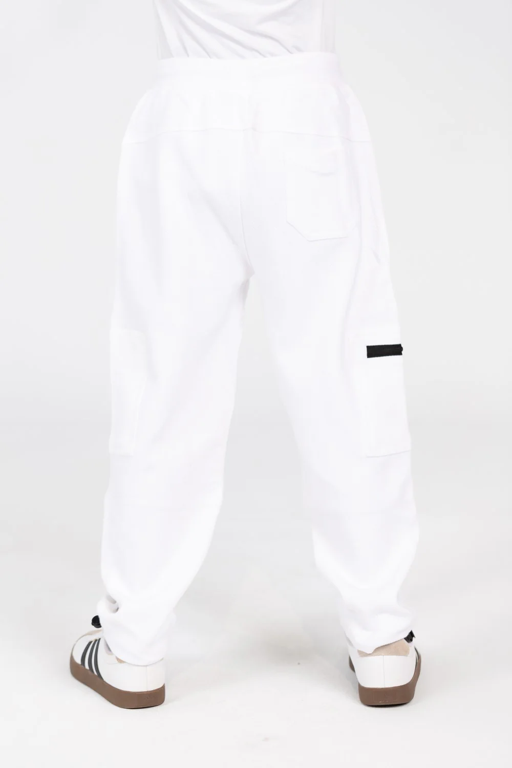 Boy's Sweatpants With Drawstring In The Middle And Side Pockets - Image 17