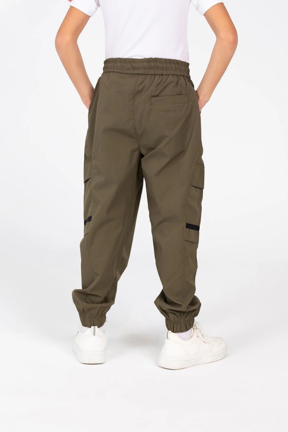 Boy's Sweatpants With Elastic Waistband And A Modern Cut - Image 8