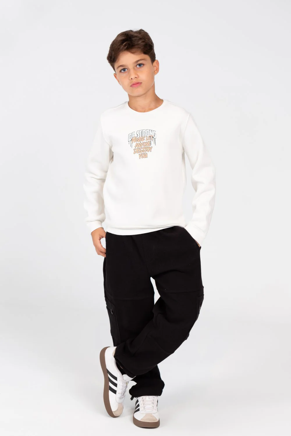 Boy's Sweatshirt With A Round Neck And Front Print - Image 12