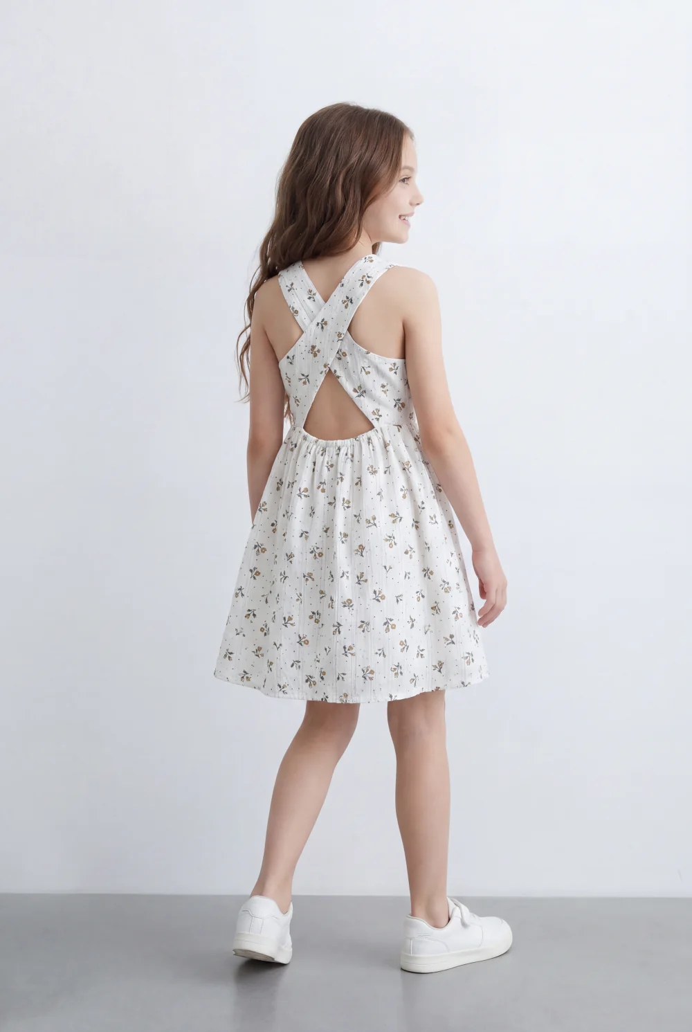 Girl's Tomato Store Floral Print Linen Dress Sleeveless Design Gathered Waist Detail Soft All Over Ditsy Floral Pattern - Image 2