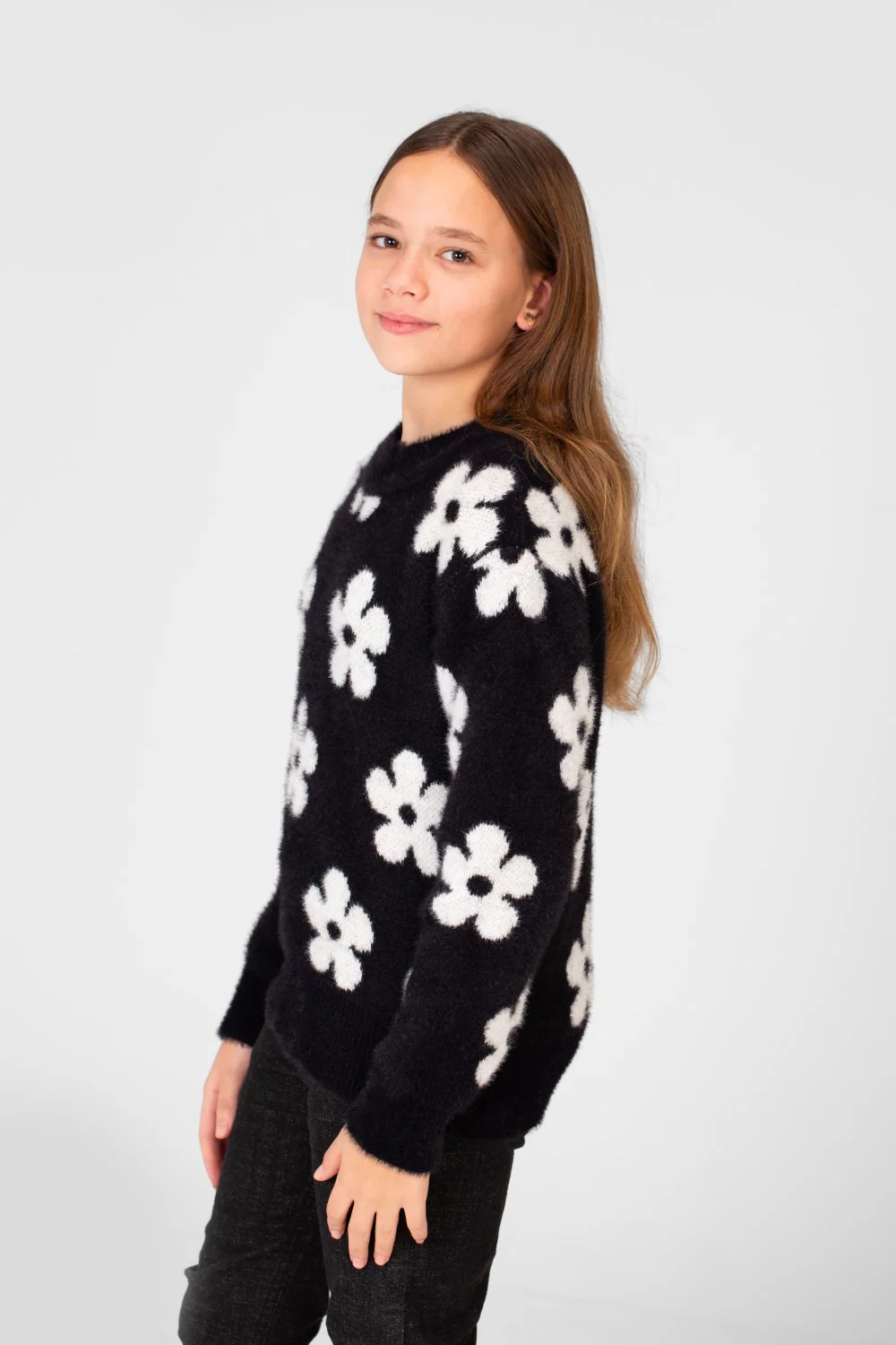 Girl's Floral Printed Round Neck Pullover In A Modern Cut - Image 3