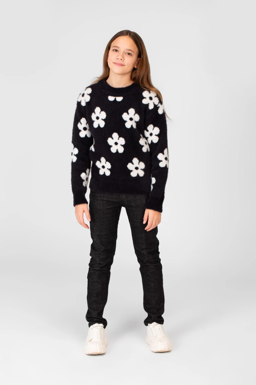 Girl's Floral Printed Round Neck Pullover In A Modern Cut - Image 4