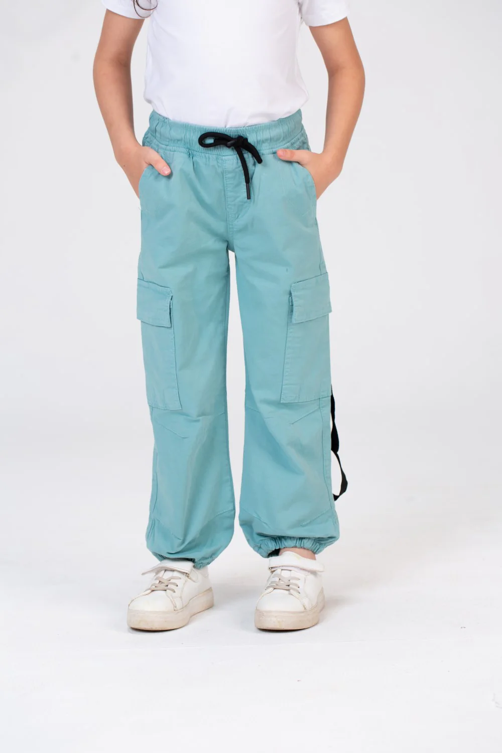 Girls Gabardine Pants With Elastic Waistband In Black And Side Pockets
