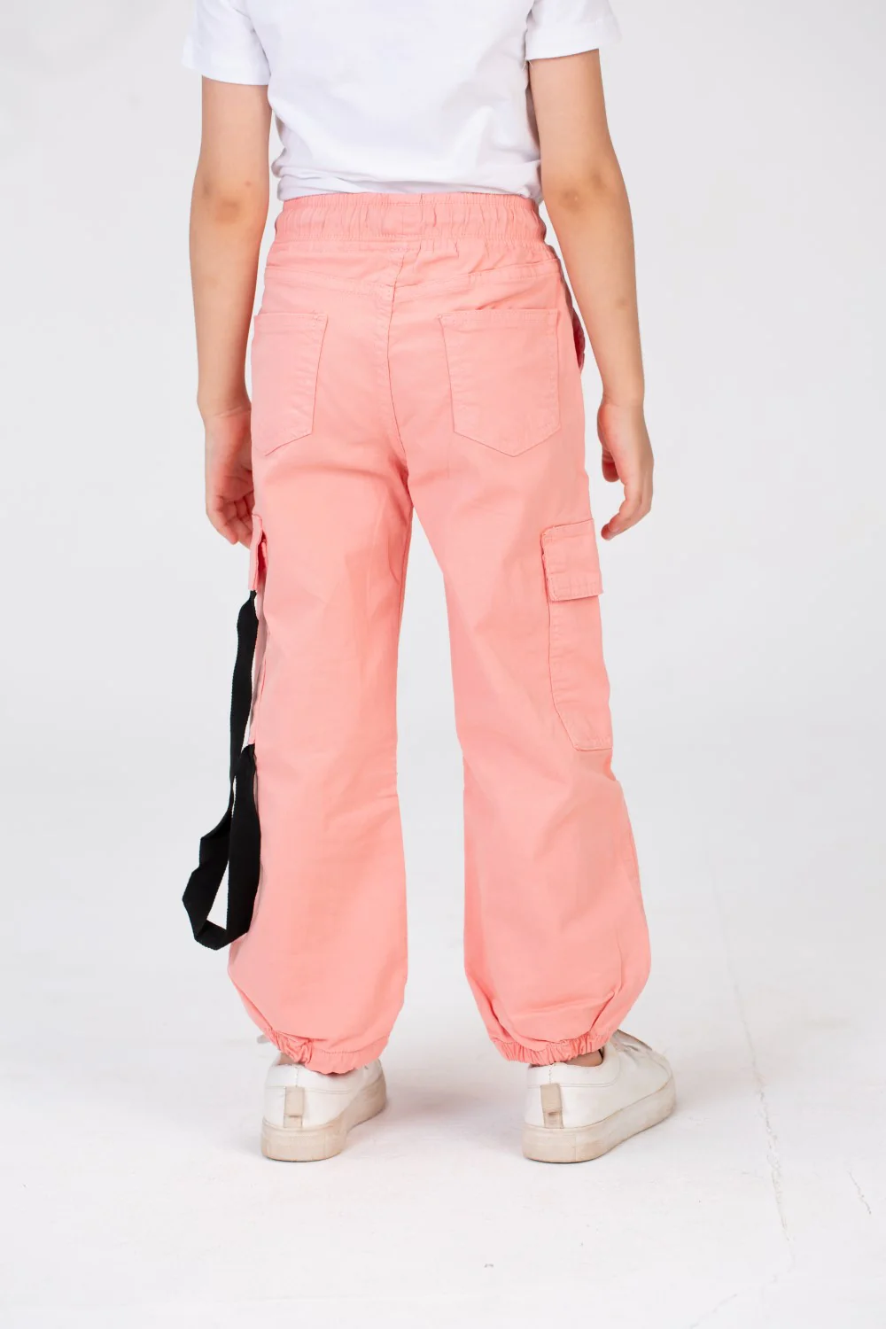 Girls Gabardine Pants With Elastic Waistband In Black And Side Pockets - Image 5