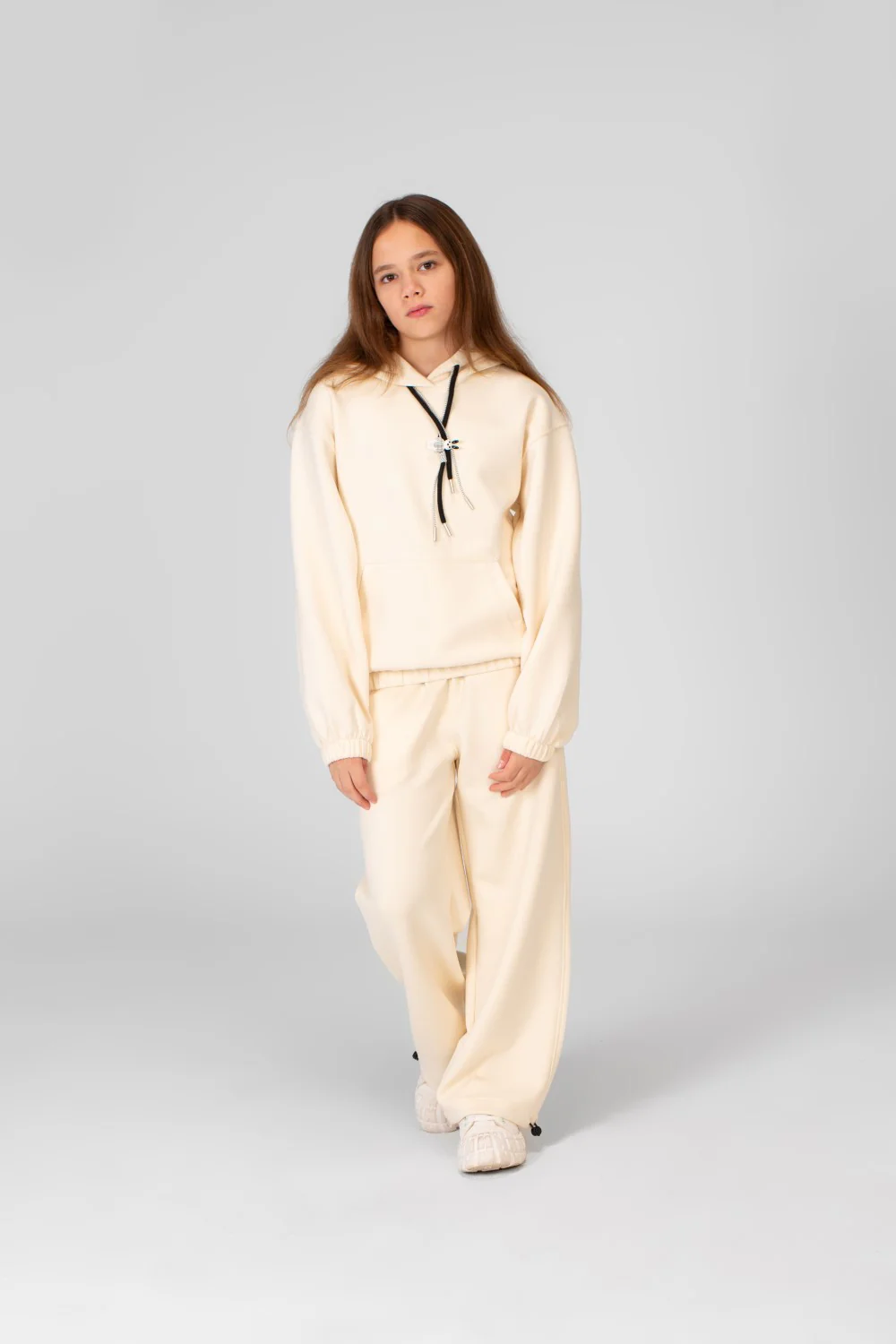 Girl's Training Suit In Practical Material And A Modern Cut