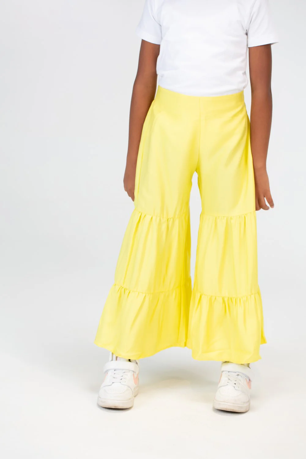 Girls Long And Wide Trousers In Basic Fabric With A Modern Summer Cut - Image 13