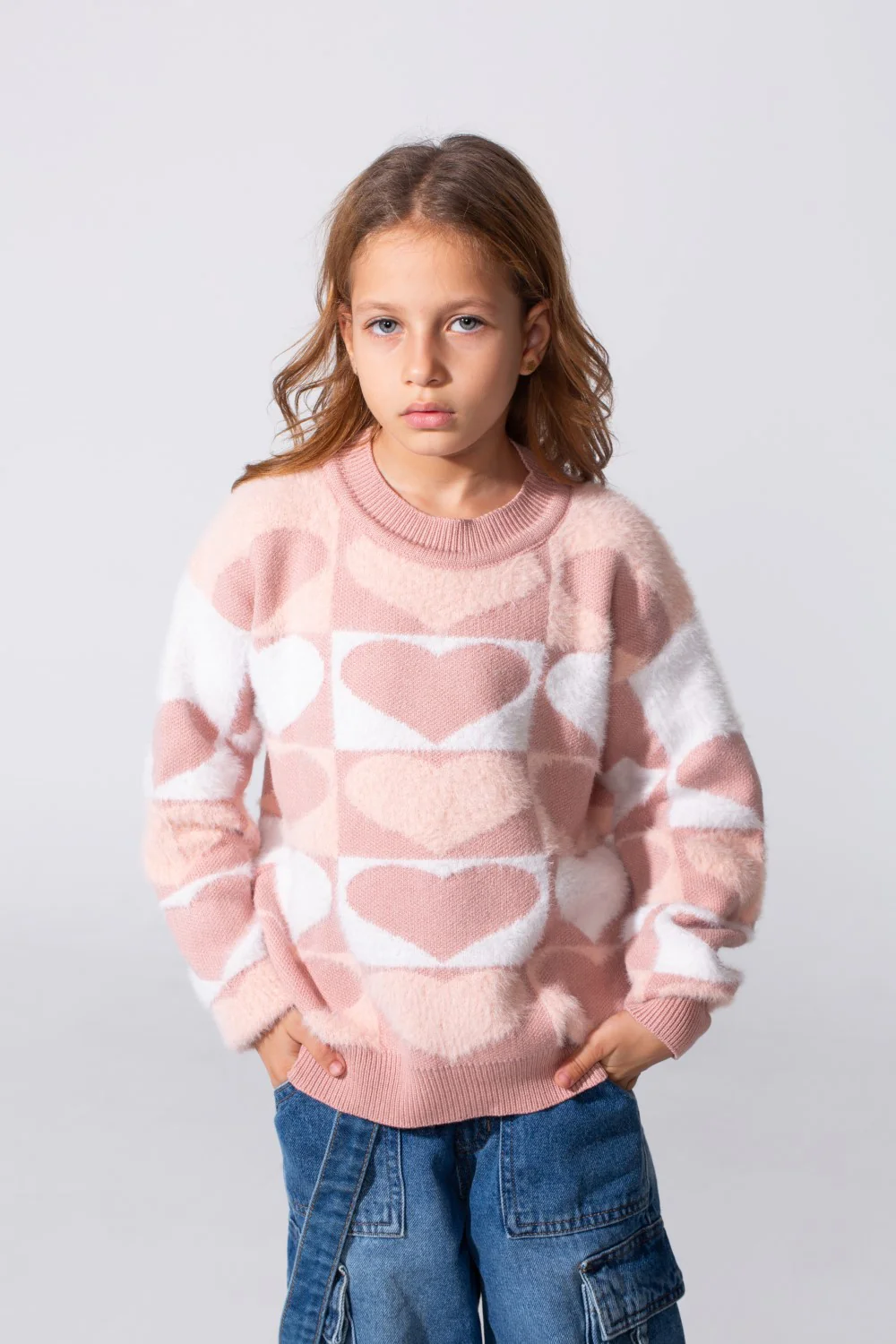 Girl's Round Neck Long Sleeves Pullover With A Heart Print In A Modern Details