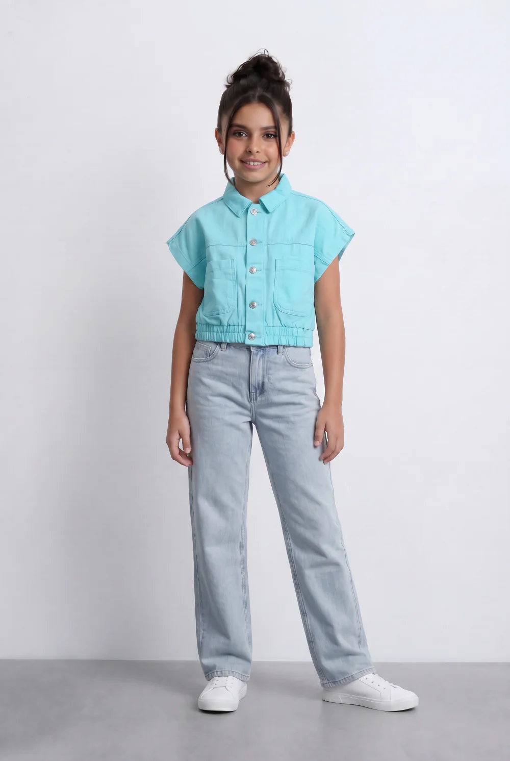 Girl's Sleeveless Cropped Jeans Vest With Elastic Hem And Boxy Design - Image 11