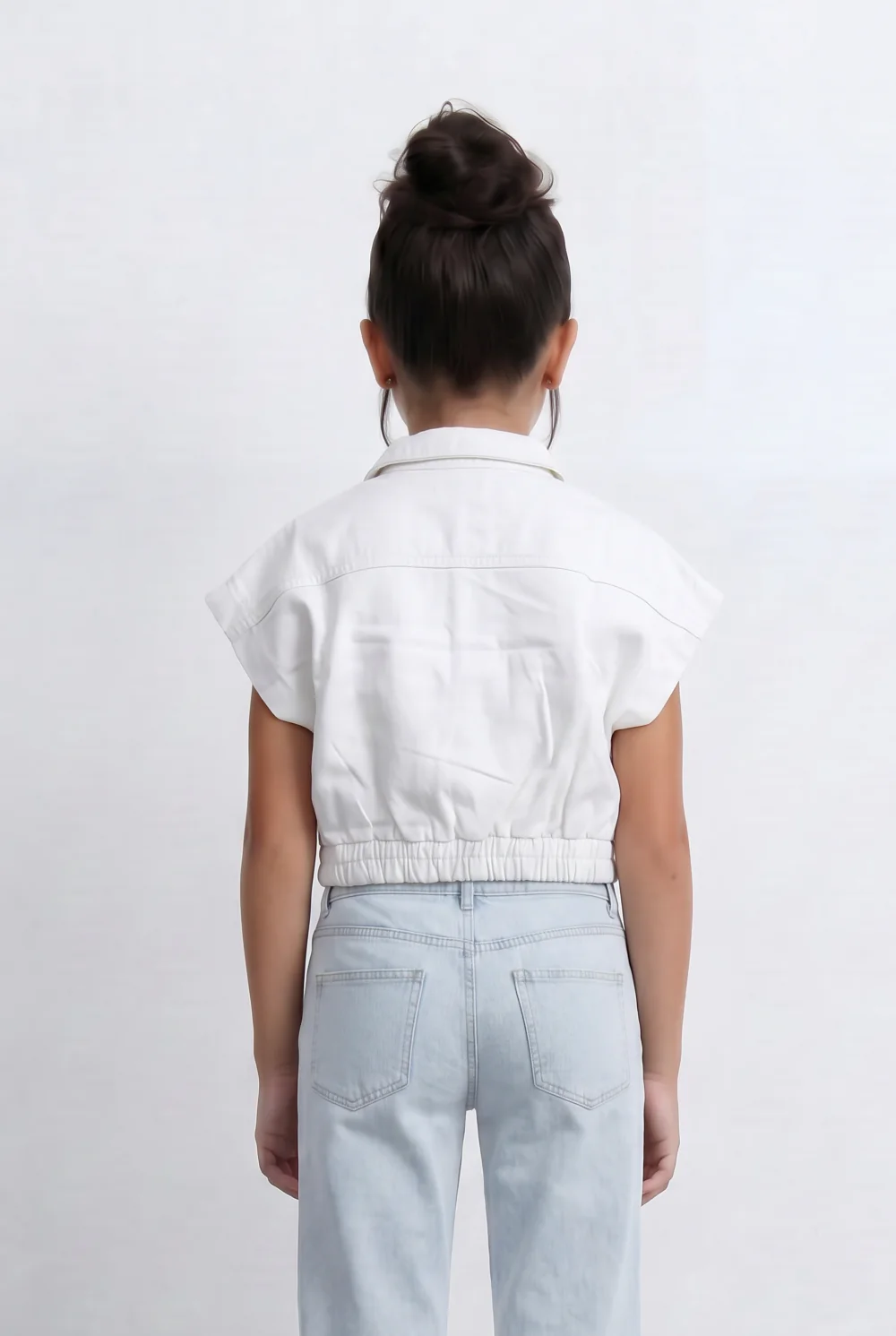 Girl's Sleeveless Cropped Jeans Vest With Elastic Hem And Boxy Design - Image 2