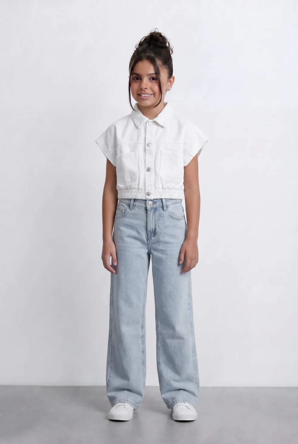 Girl's Sleeveless Cropped Jeans Vest With Elastic Hem And Boxy Design - Image 3
