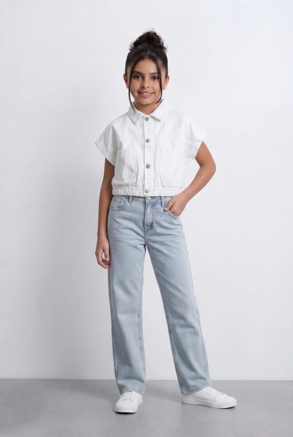 Girl's Sleeveless Cropped Jeans Vest With Elastic Hem And Boxy Design - Image 4