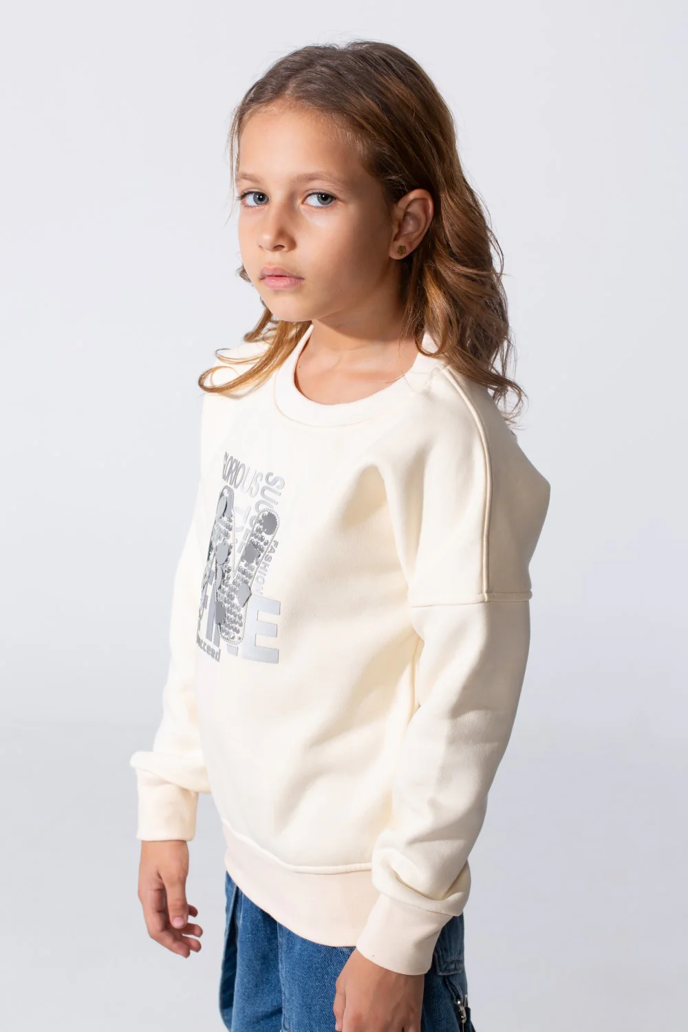 Girl's Slim Fit Sweatshirt With A Front Print And Round Neck - Image 3
