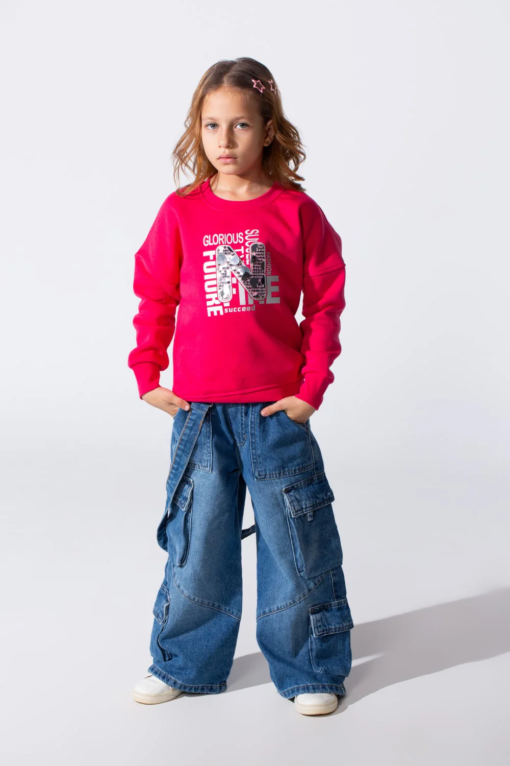 Girl's Slim Fit Sweatshirt With A Front Print And Round Neck - Image 8