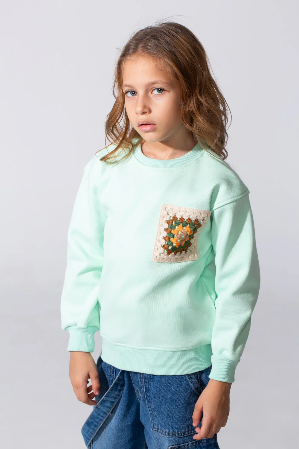 Girl's Slim Fit Sweatshirt With A Round Neck And Front Print - Image 11