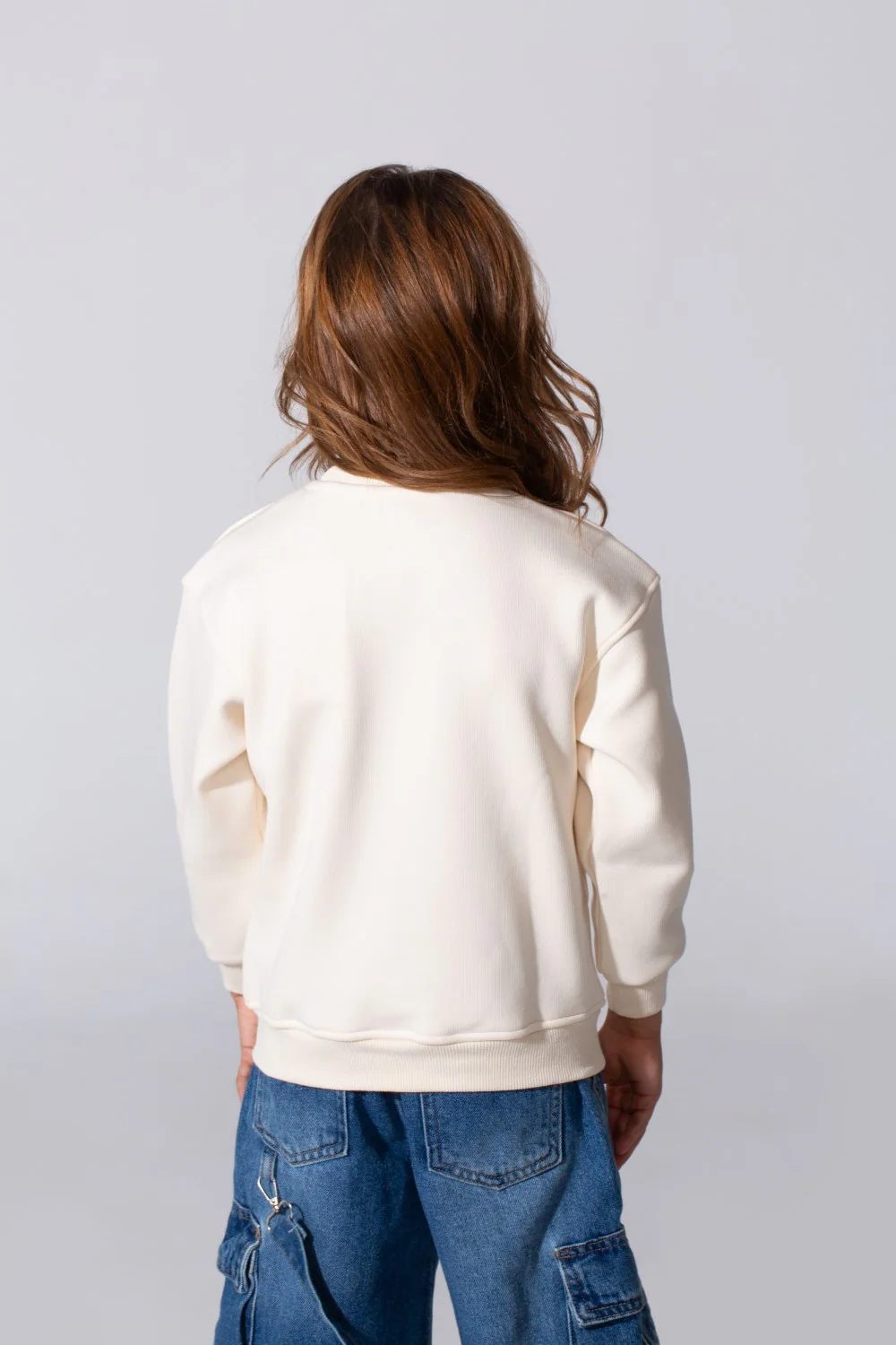 Girl's Slim Fit Sweatshirt With A Round Neck And Front Print - Image 2