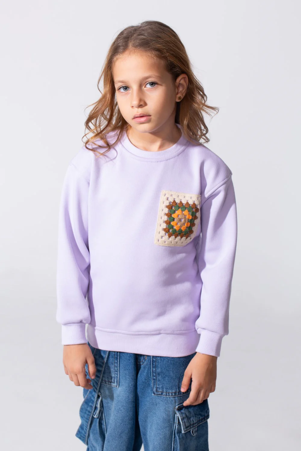 Girl's Slim Fit Sweatshirt With A Round Neck And Front Print - Image 5