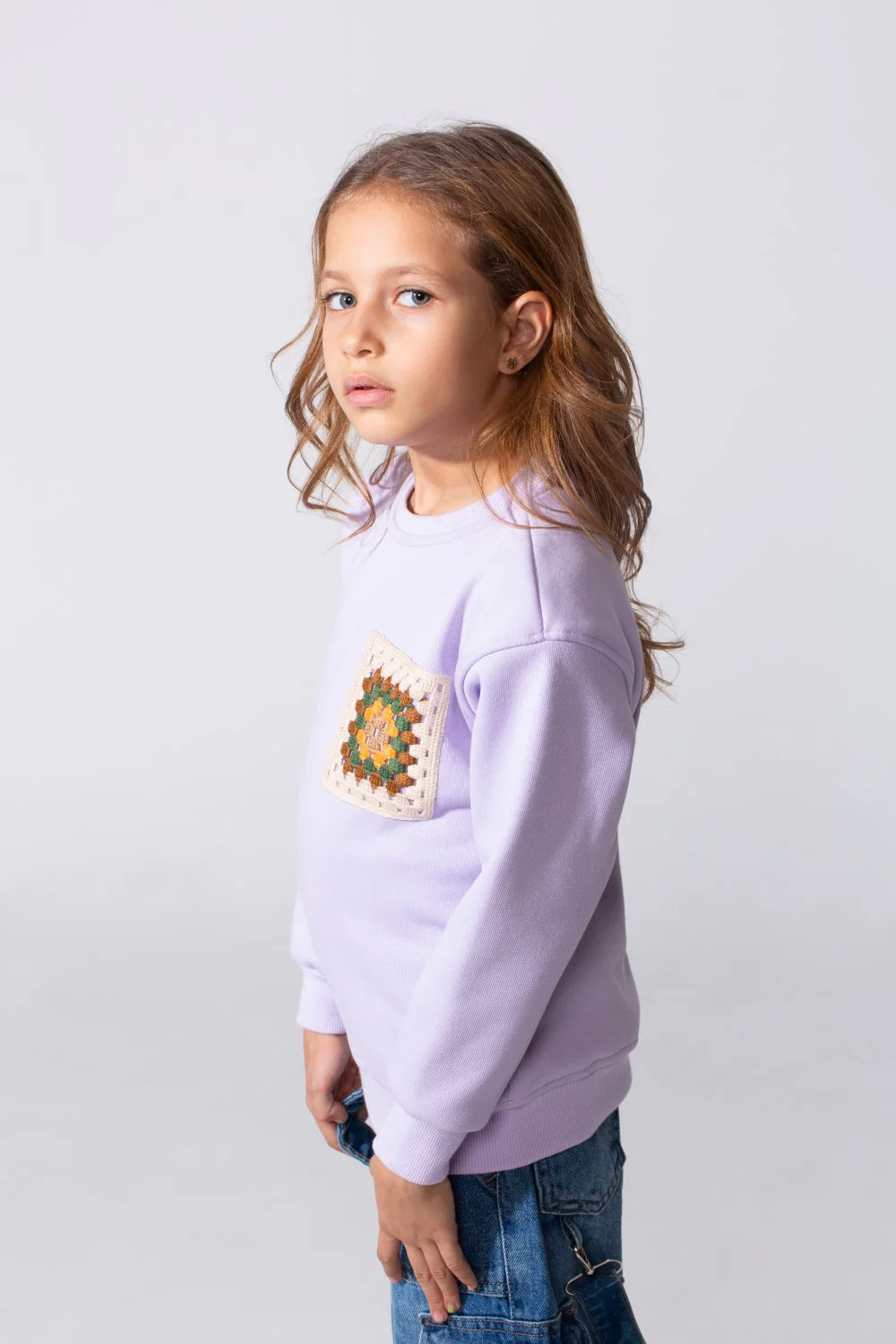 Girl's Slim Fit Sweatshirt With A Round Neck And Front Print - Image 7